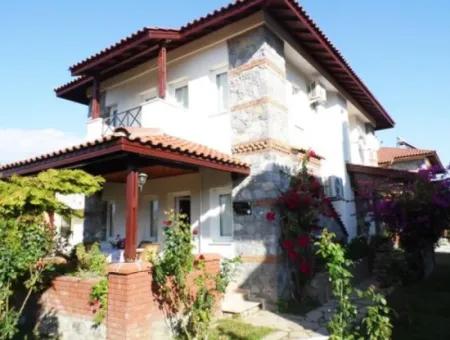 Dalyan Osmanağalar Mevkiinde Site İçerinde Satılık Villa Dv37